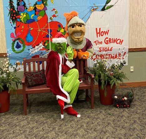 Central Penn mascot Sir Will and The Grinch on a bench