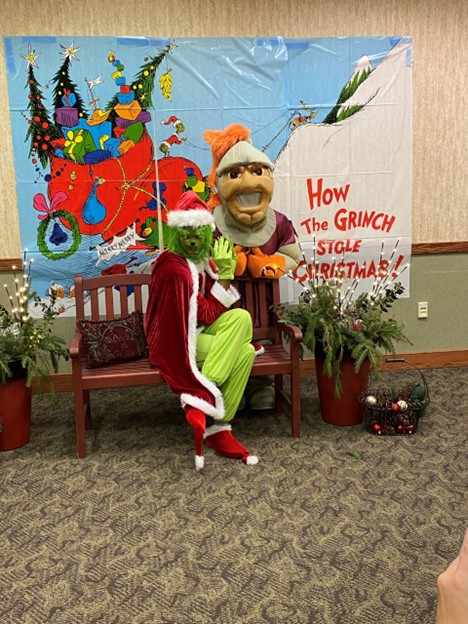 Central Penn mascot Sir Will and The Grinch on a bench