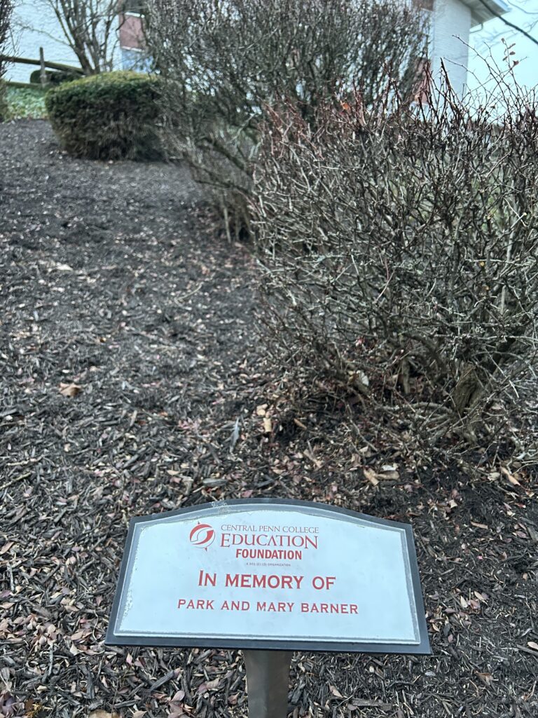Memorial marker for Park and Mary Barner.