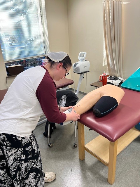 The author puts a pin-locking suspension on a manikin.